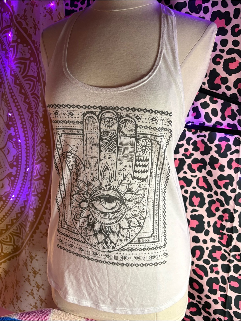 Y2K yoga mom core billabong White Graphic Hamsa Tank Top - Women